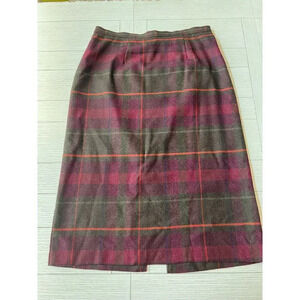 Bridgewater wool blend purple plaid‎ skirt. Perfect fall piece. Lined. Sz 14W